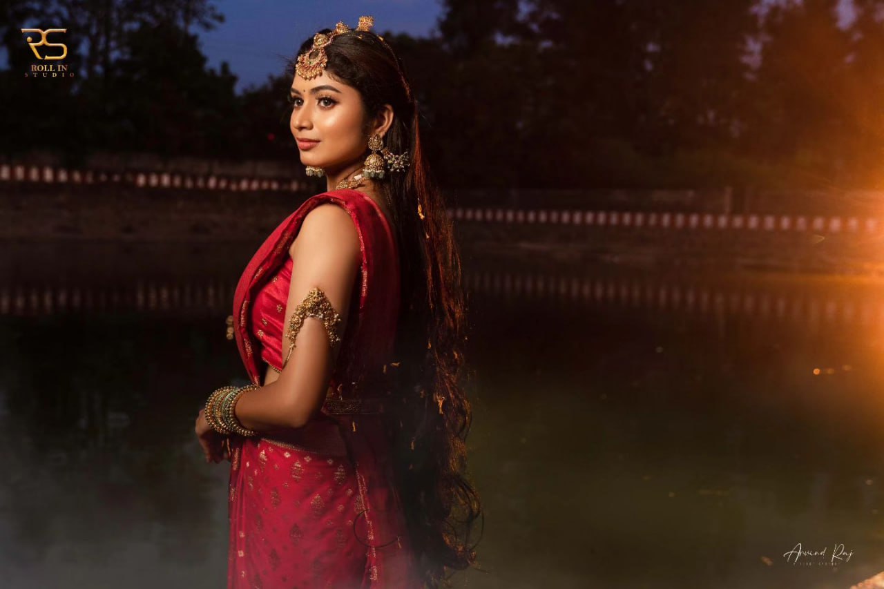 Red Pure Soft Silk Saree With Engrossing Blouse Piece