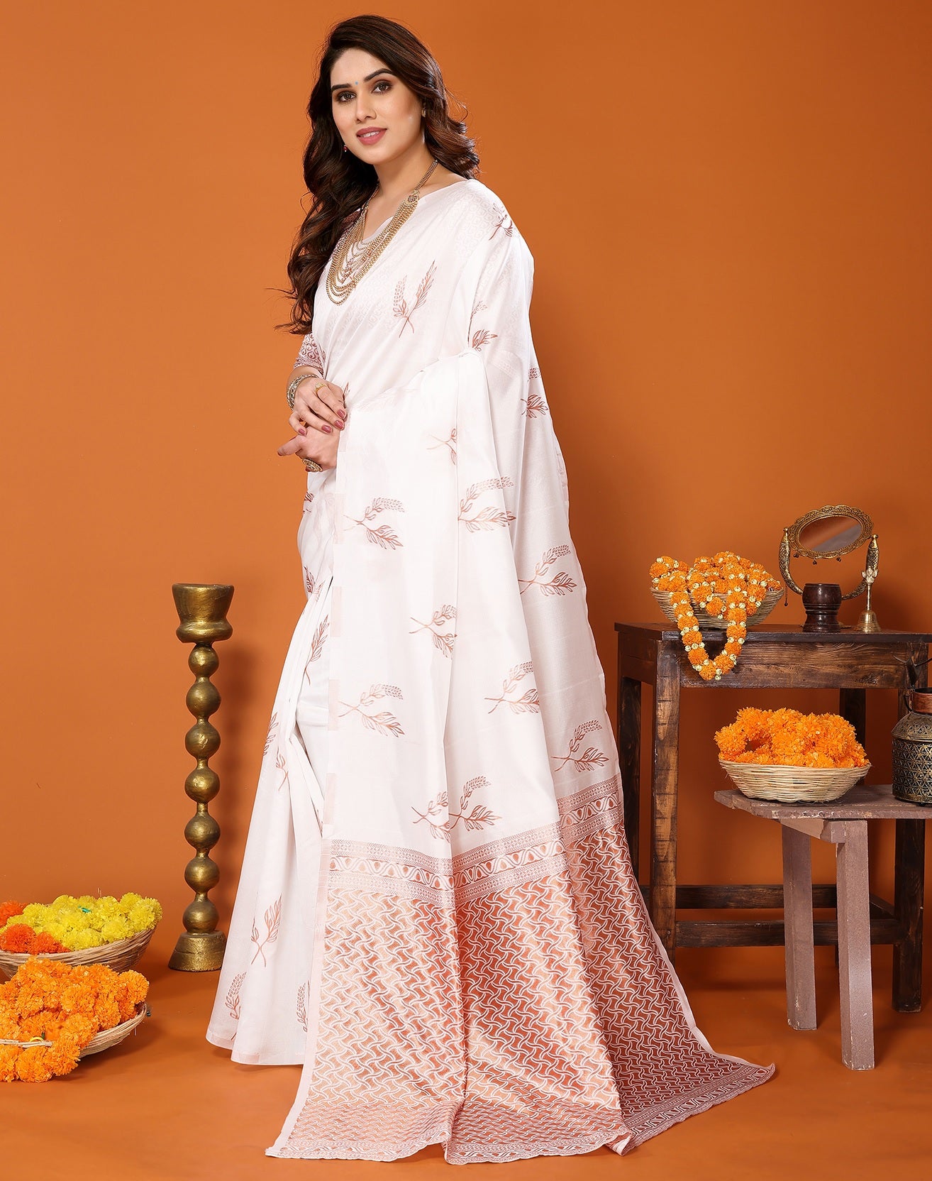 White Pure Soft Silk Saree With Engrossing Blouse Piece