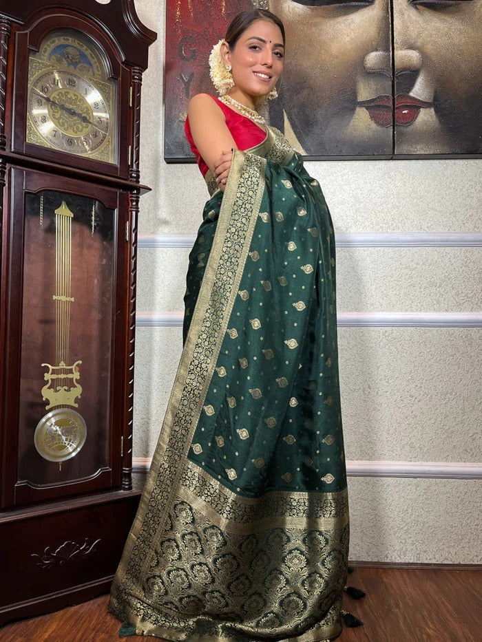 Green Kanjivaram Pure Soft Semi Silk Saree With Unstiched Attractive Blouse Piece (Copy)