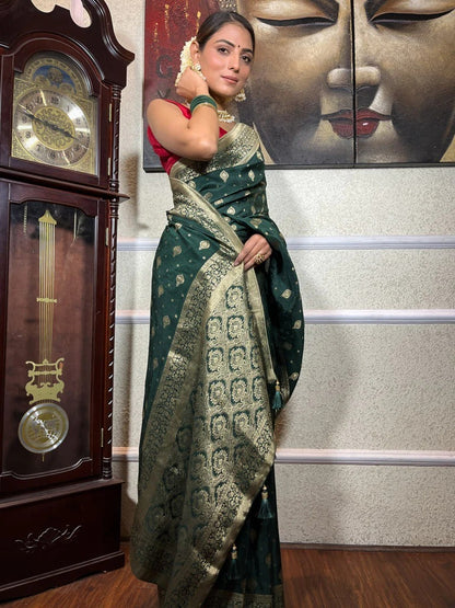 Green Kanjivaram Pure Soft Semi Silk Saree With Unstiched Attractive Blouse Piece (Copy)