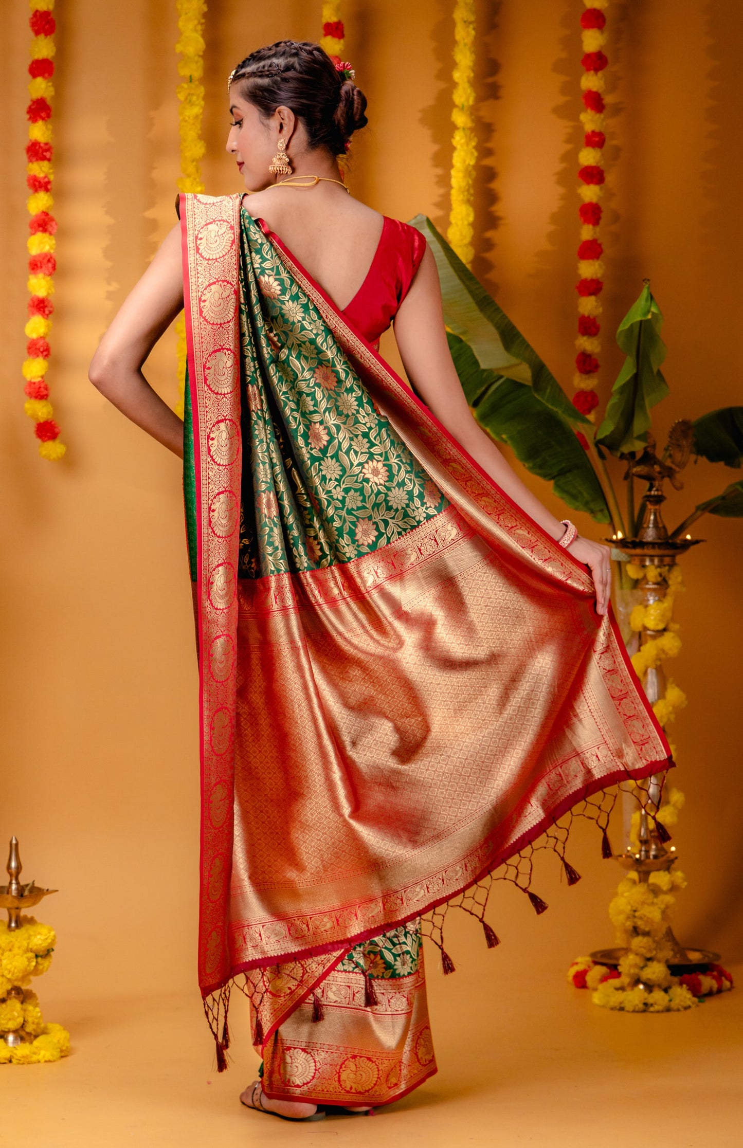 Red-B.Green Pure Soft Silk Saree With Engrossing Blouse Piece