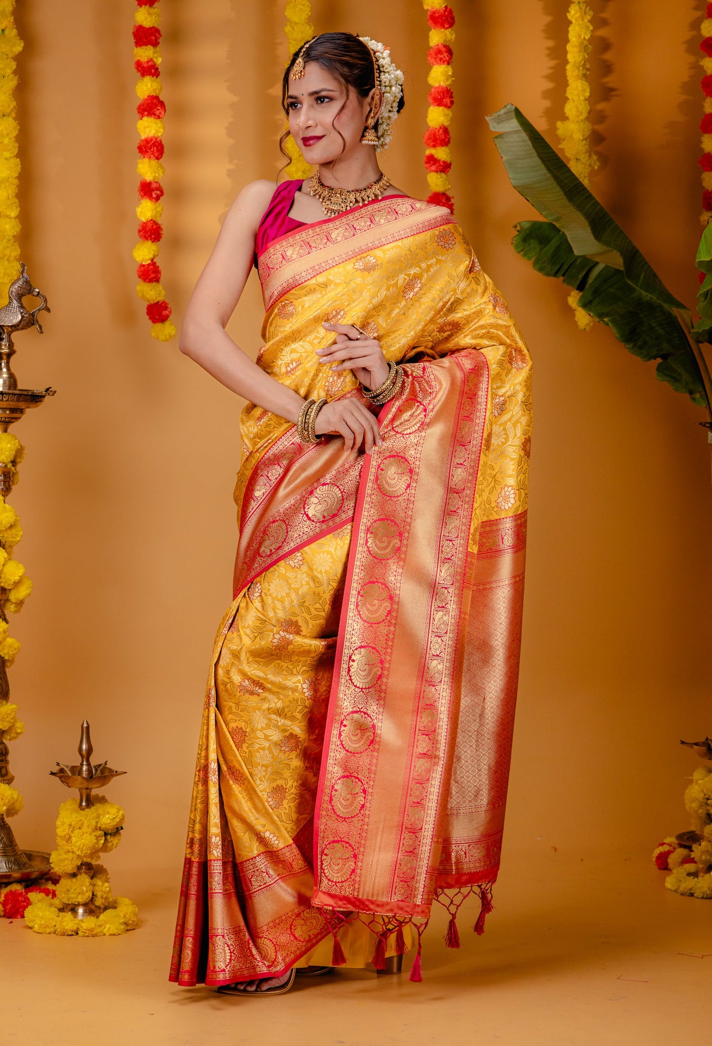 Gajari-GoldPure Soft Silk Saree With Engrossing Blouse Piece