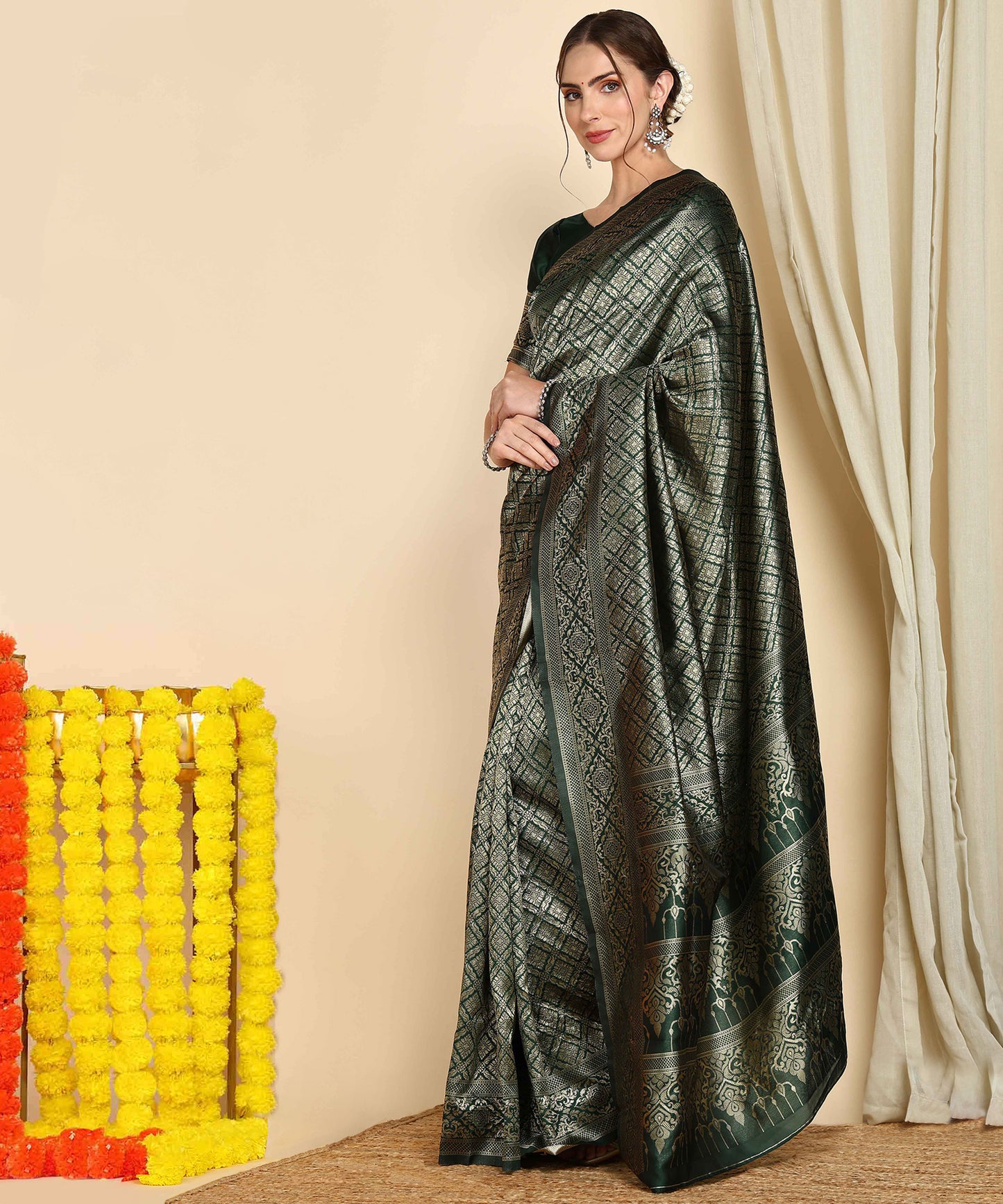 Green Pure Soft Silk Saree With Engrossing Blouse Piece