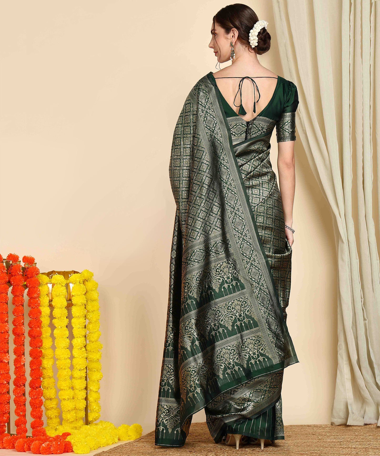 Green Pure Soft Silk Saree With Engrossing Blouse Piece