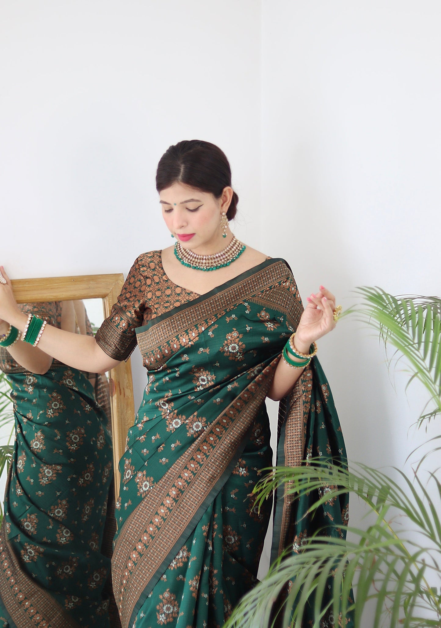 Green Pure Soft Silk Saree With Twirling Blouse Piece