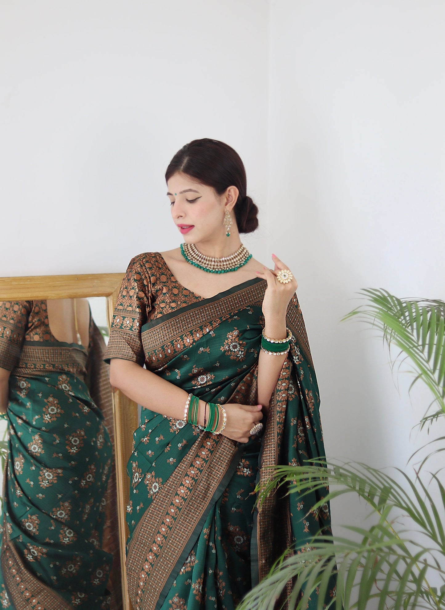 Green Pure Soft Silk Saree With Twirling Blouse Piece