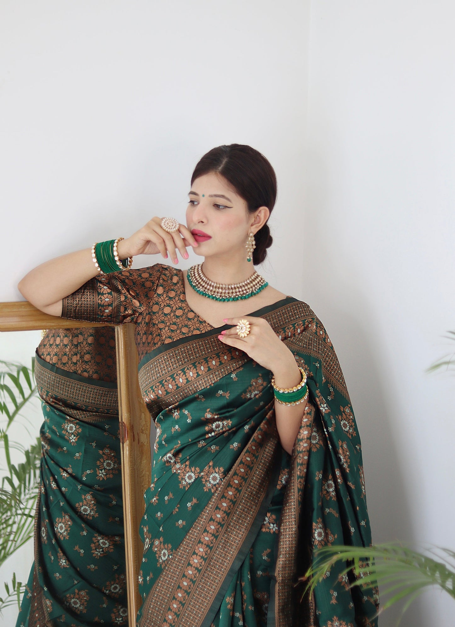 Green Pure Soft Silk Saree With Twirling Blouse Piece