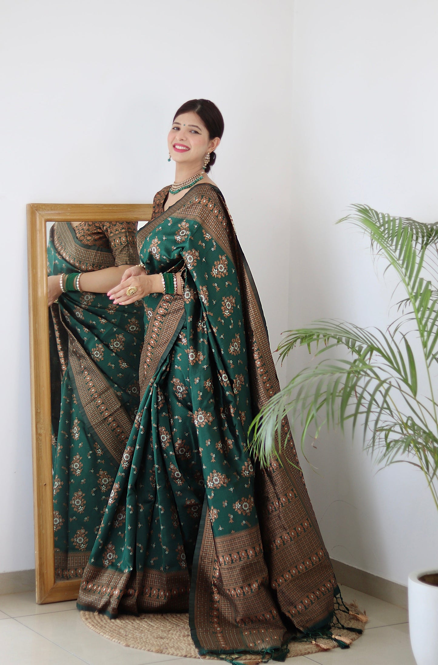 Green Pure Soft Silk Saree With Twirling Blouse Piece