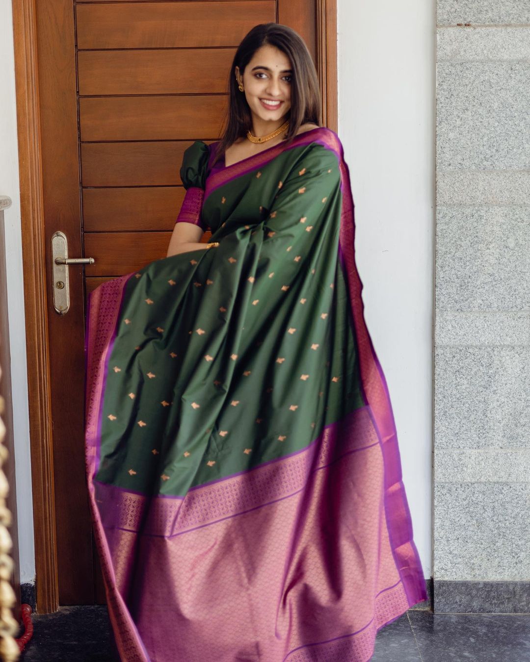 Dark Green Pure Soft Silk Saree With Moiety Blouse Piece