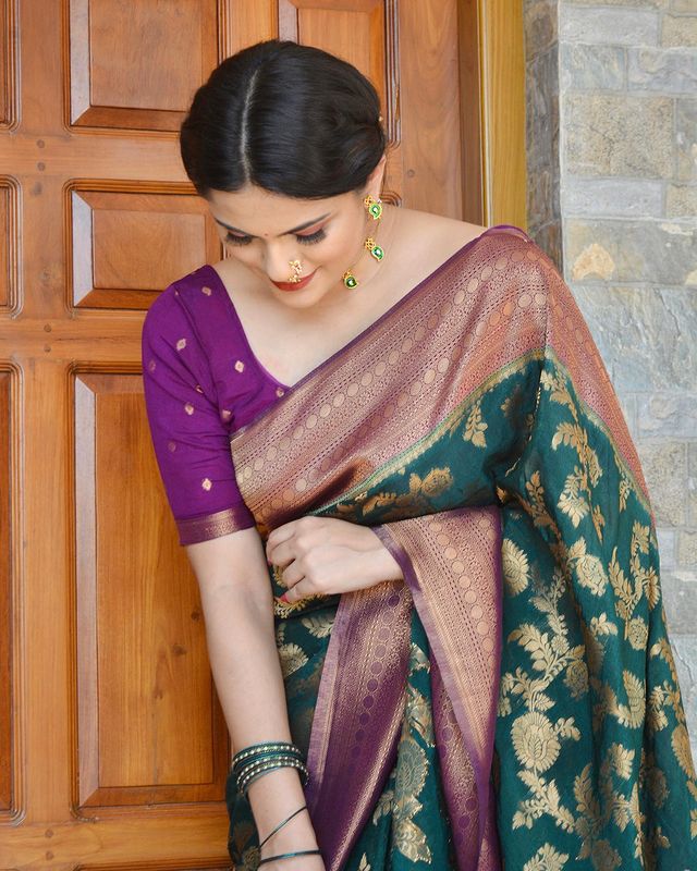 Unique Green Pure Soft Silk Saree With Outstanding Blouse Piece