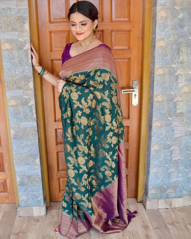 Unique Green Pure Soft Silk Saree With Outstanding Blouse Piece