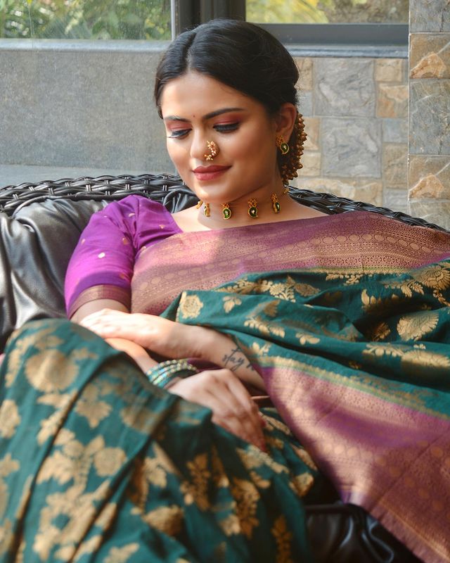 Unique Green Pure Soft Silk Saree With Outstanding Blouse Piece