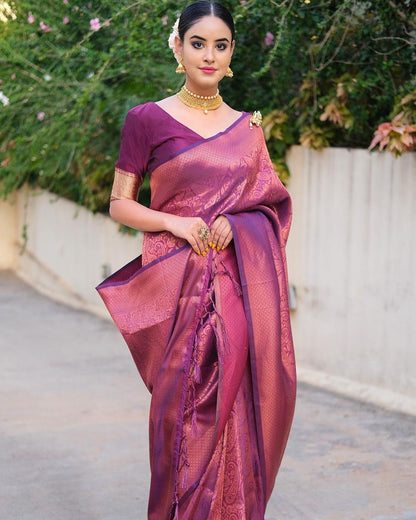 Snazzy Magenta Pure Soft Silk Saree With Confounding Blouse Piece