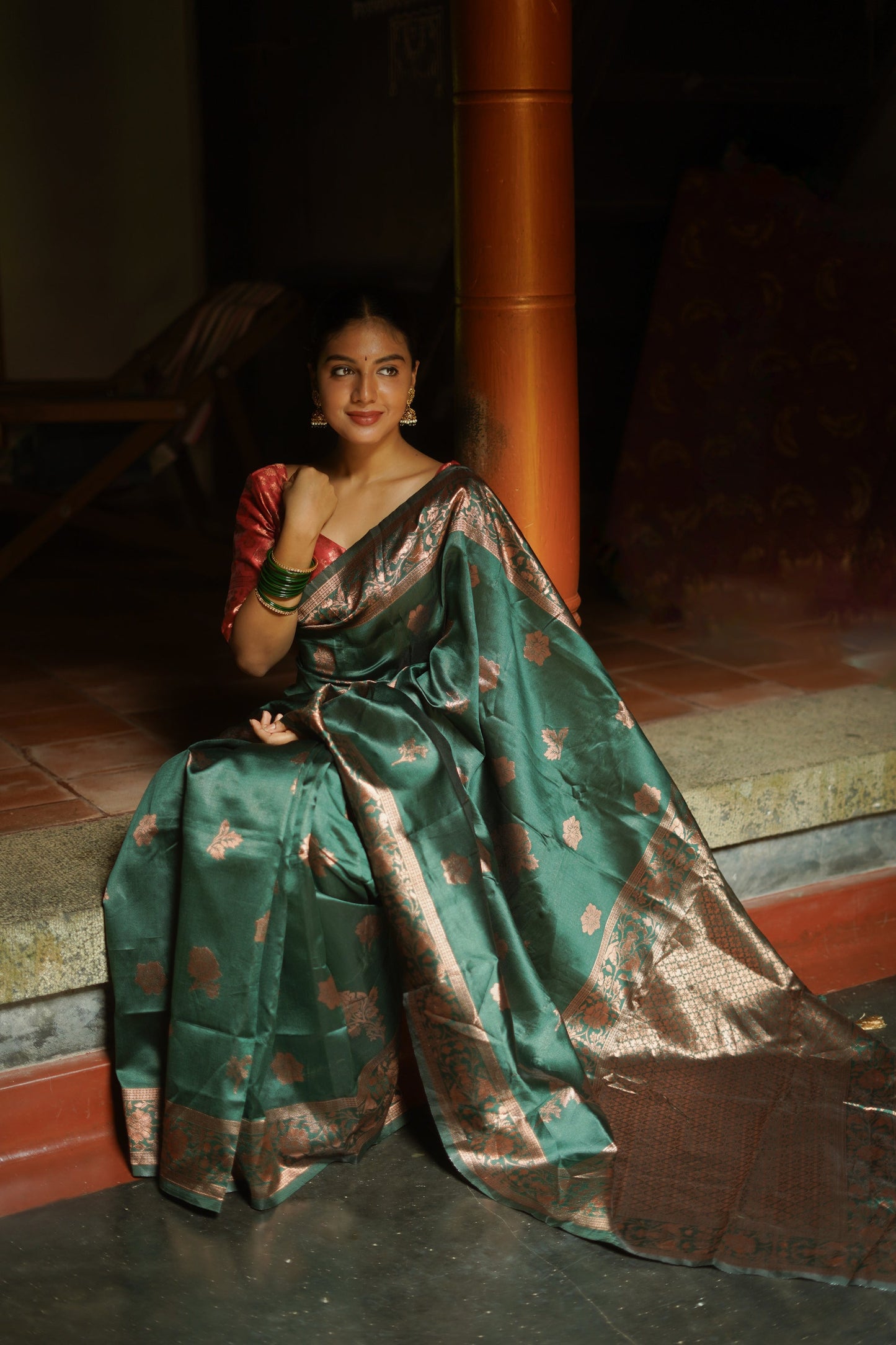 Green Pure Soft Silk Saree With Twirling Blouse Piece