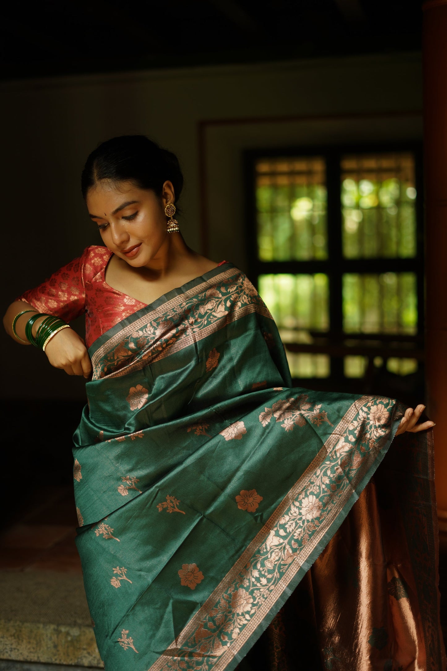 Green Pure Soft Silk Saree With Twirling Blouse Piece