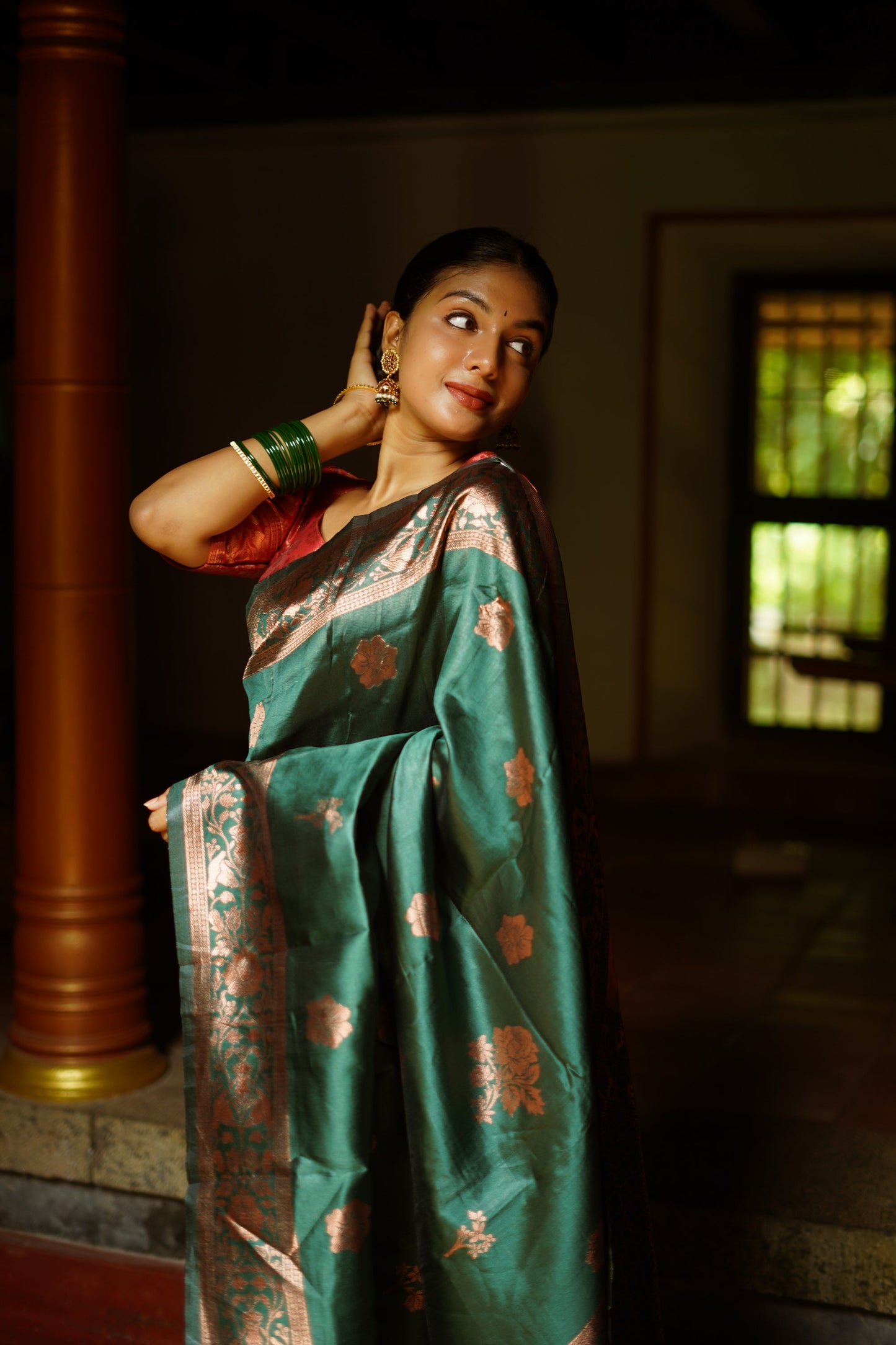 Green Pure Soft Silk Saree With Twirling Blouse Piece