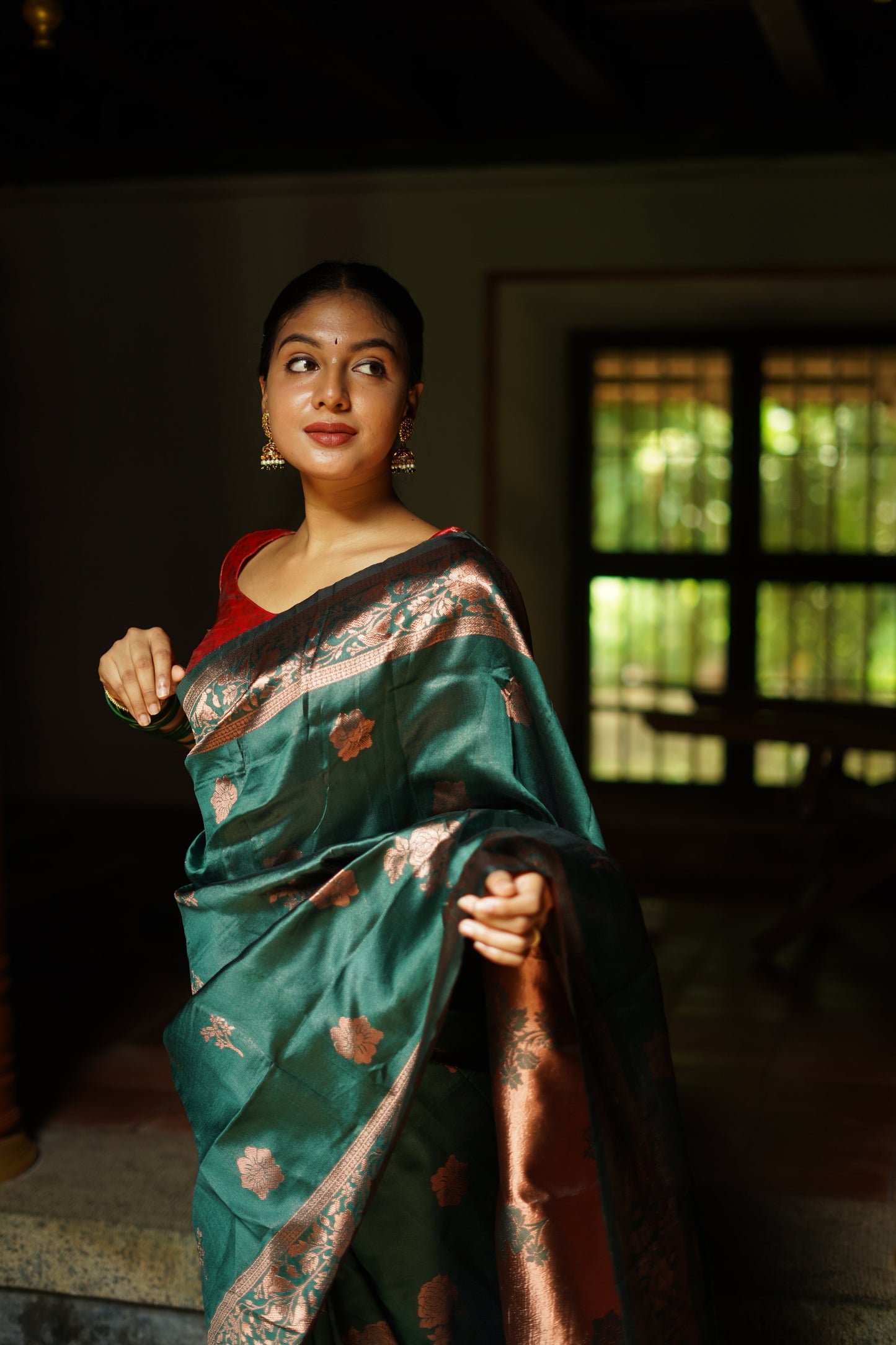 Green Pure Soft Silk Saree With Twirling Blouse Piece