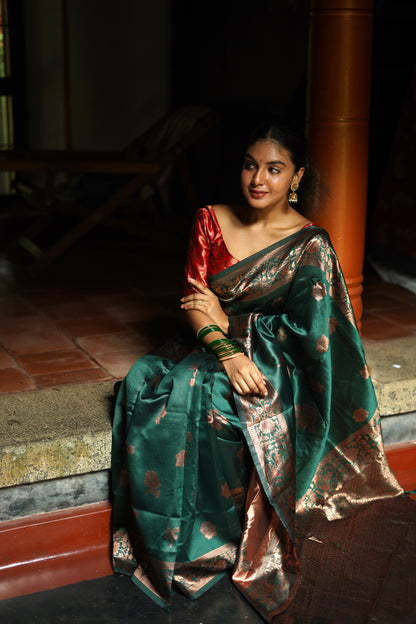 Green Pure Soft Silk Saree With Twirling Blouse Piece