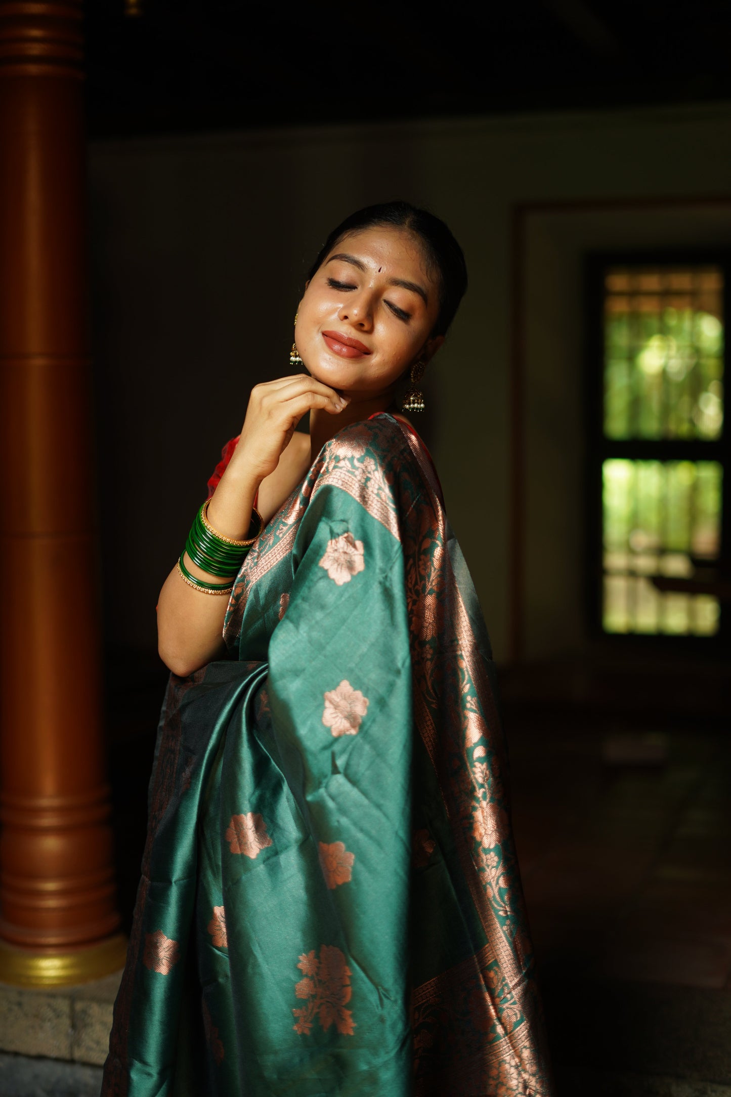 Green Pure Soft Silk Saree With Twirling Blouse Piece