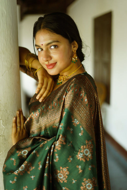 Green Pure Soft Silk Saree With Twirling Blouse Piece