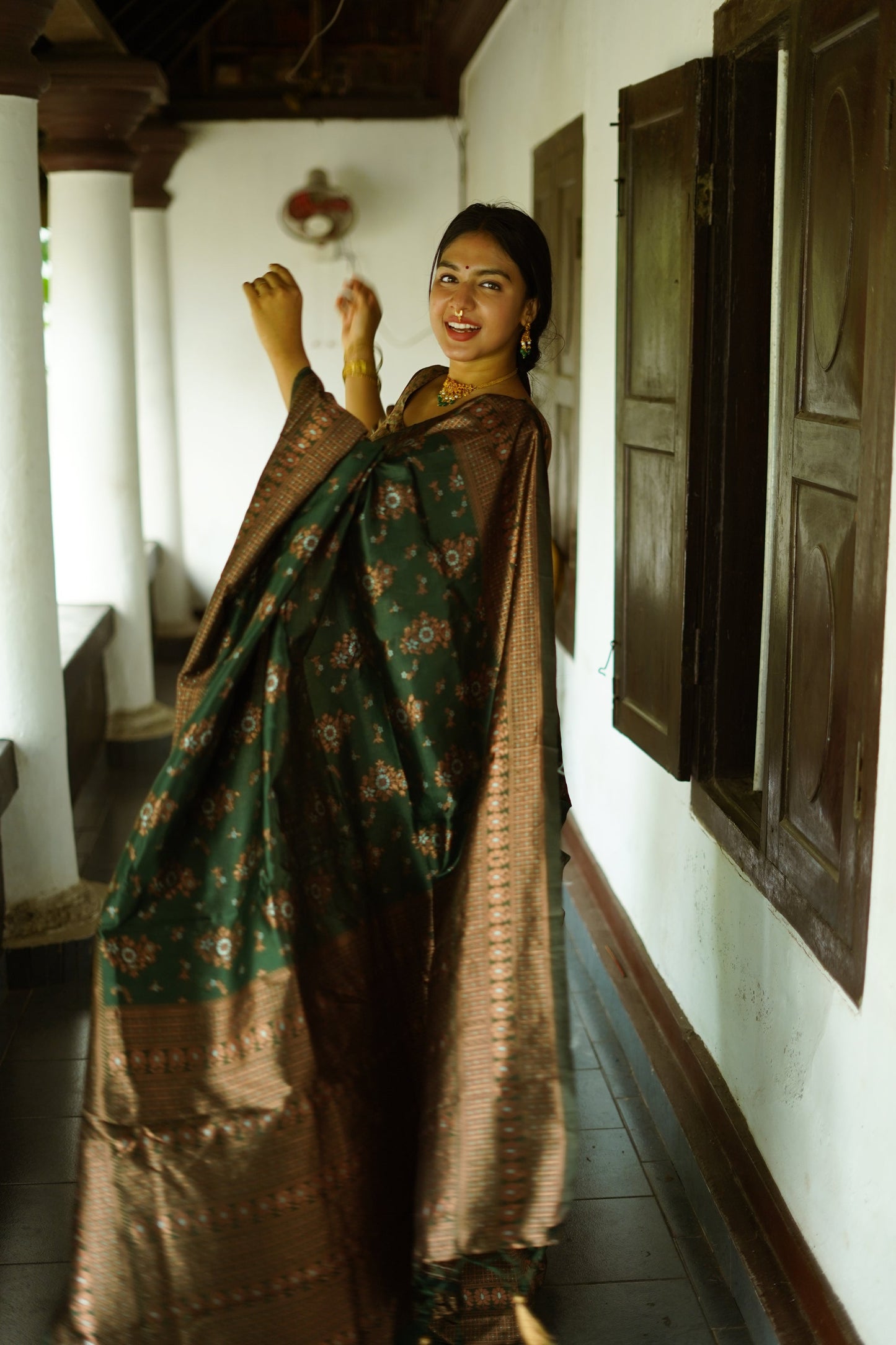 Green Pure Soft Silk Saree With Twirling Blouse Piece