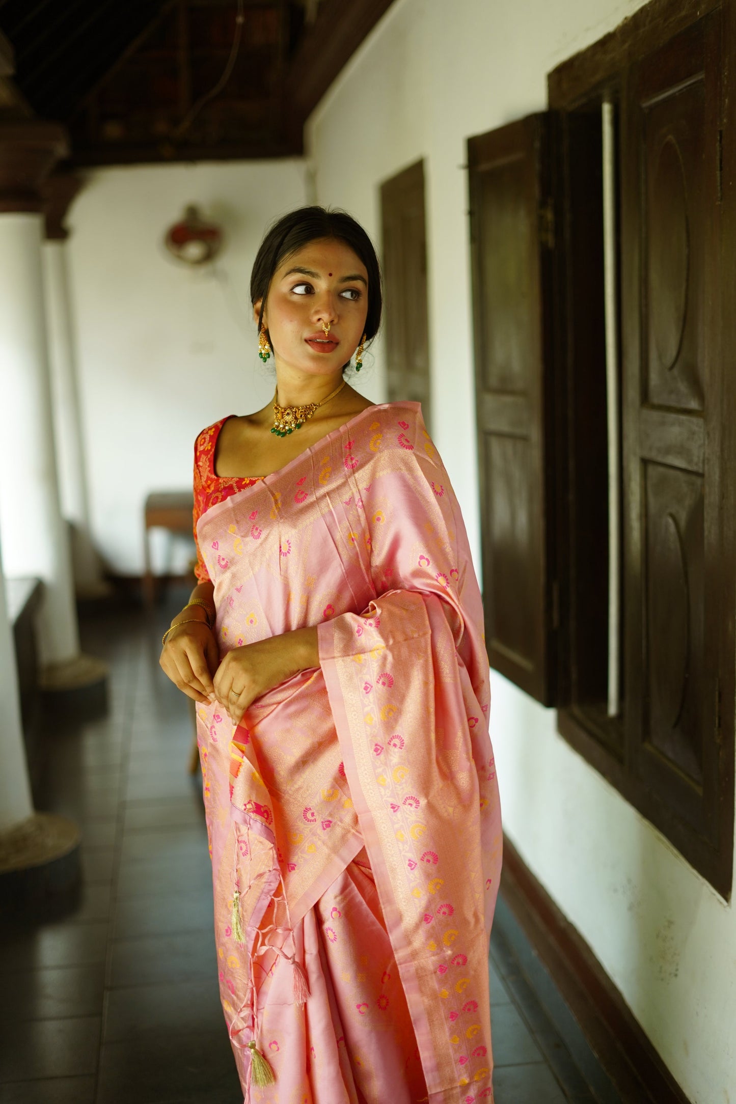 Onion Pink Pure Soft Silk Saree With Twirling Blouse Piece