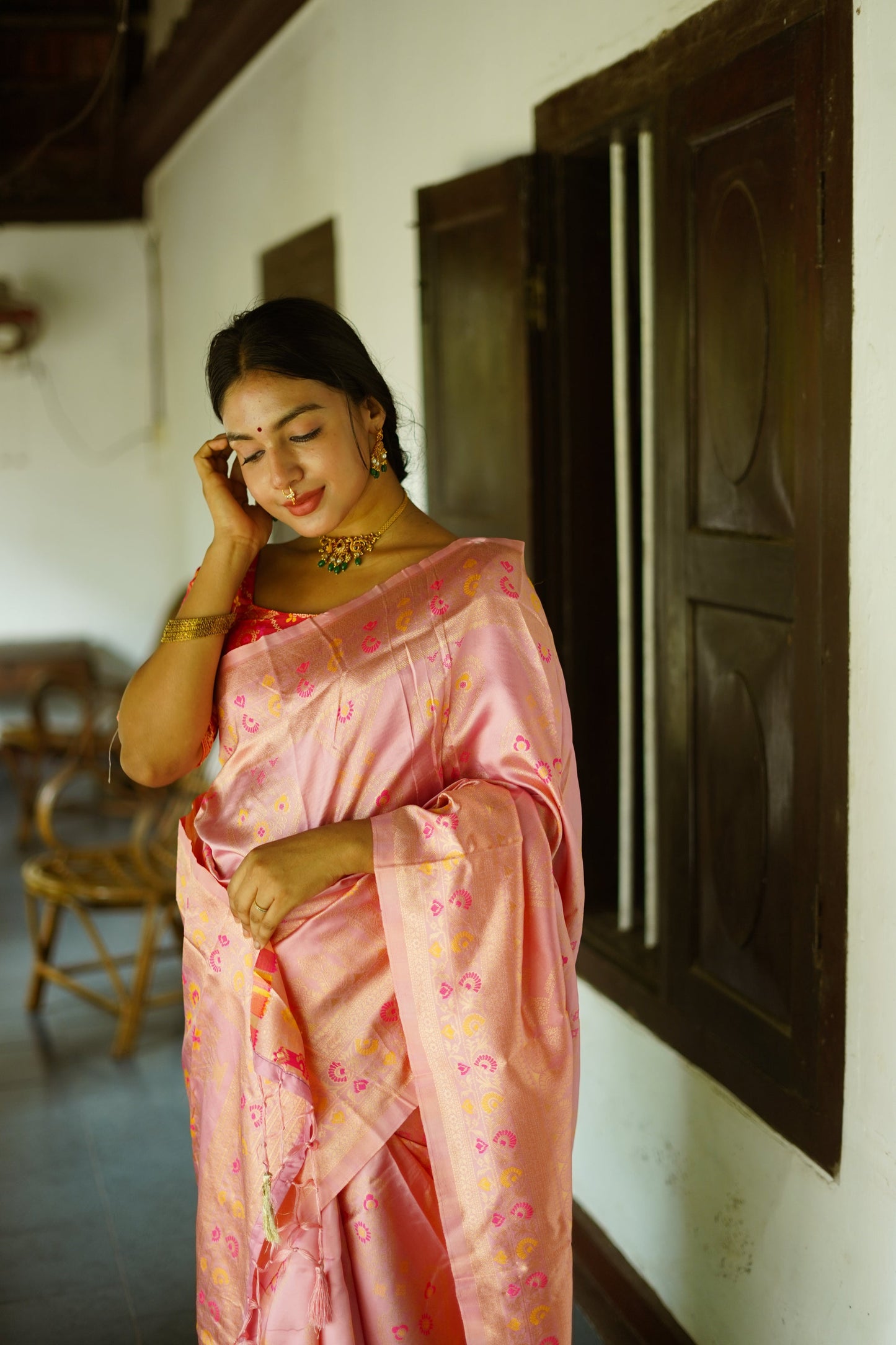 Onion Pink Pure Soft Silk Saree With Twirling Blouse Piece