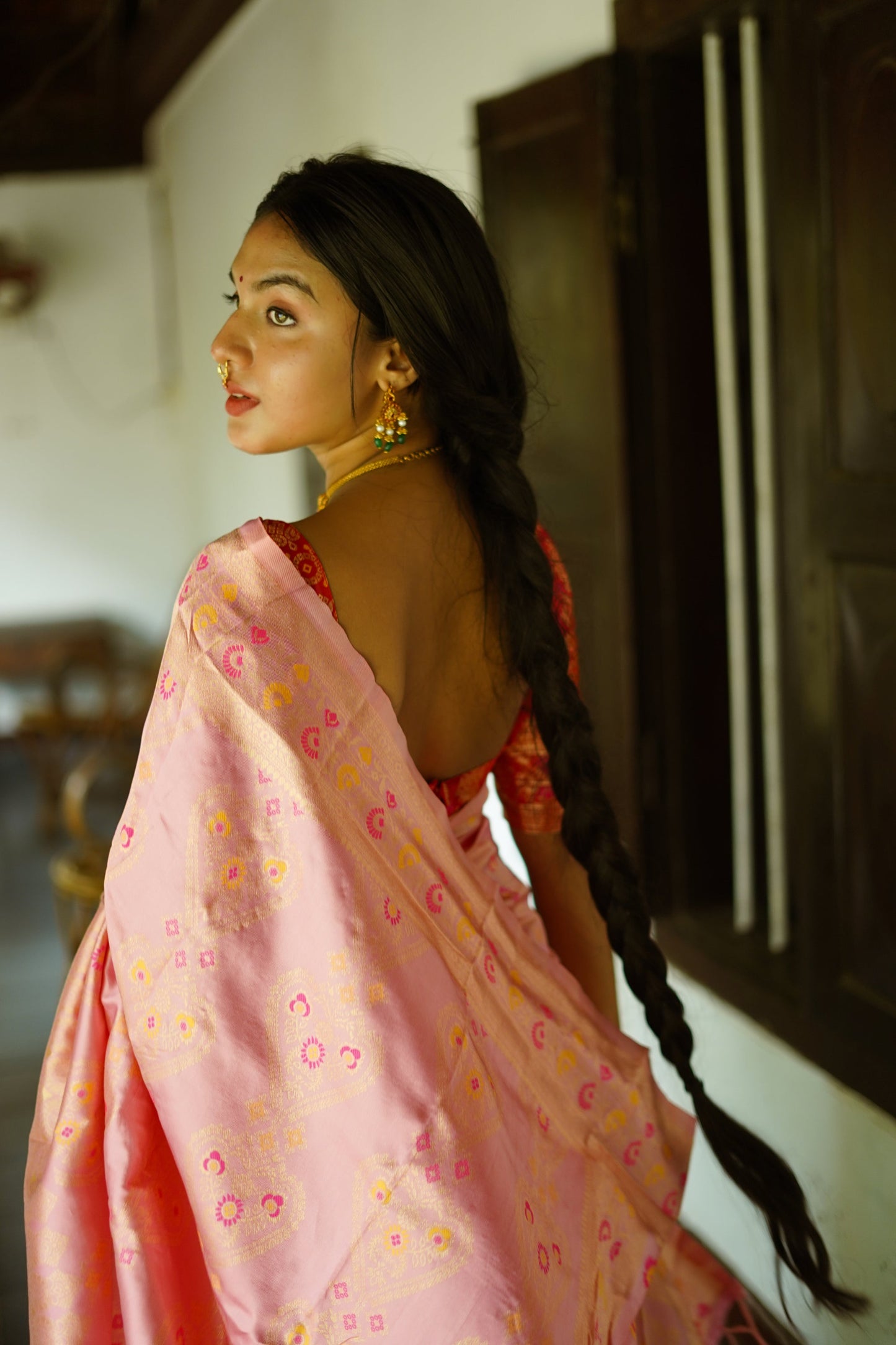 Onion Pink Pure Soft Silk Saree With Twirling Blouse Piece