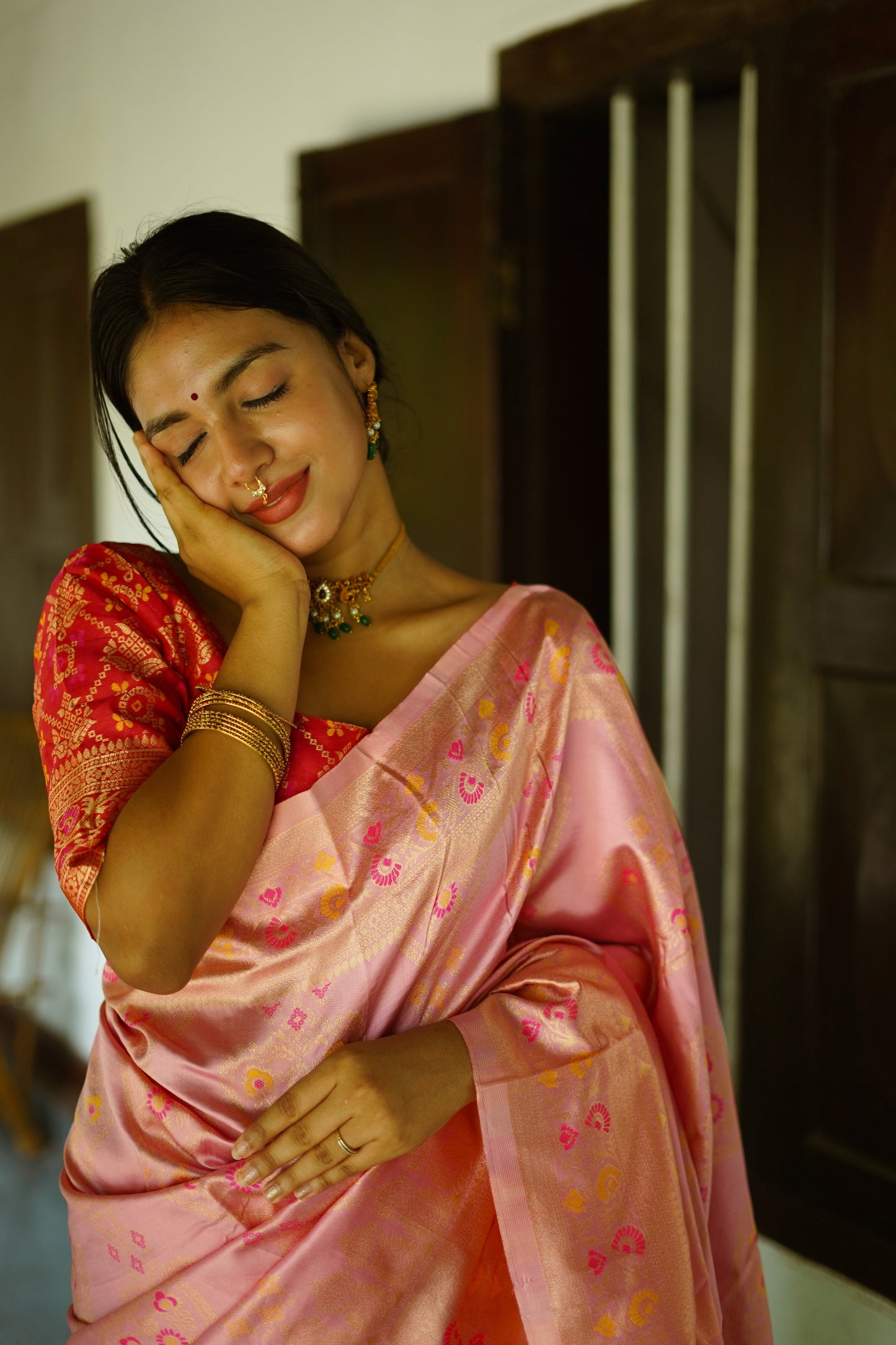 Onion Pink Pure Soft Silk Saree With Twirling Blouse Piece