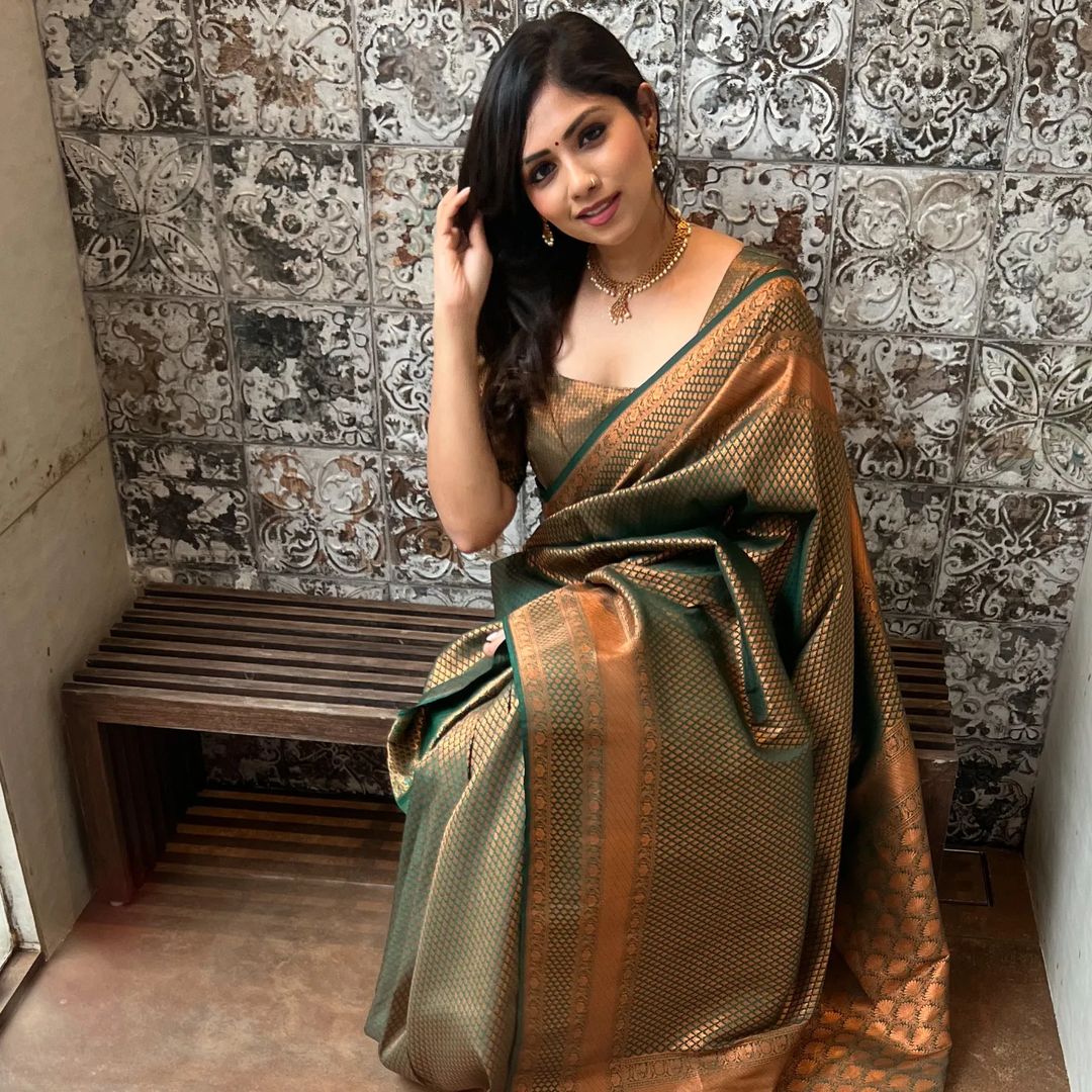 Green Pure Soft Semi Silk Saree With Attractive Blouse Piece