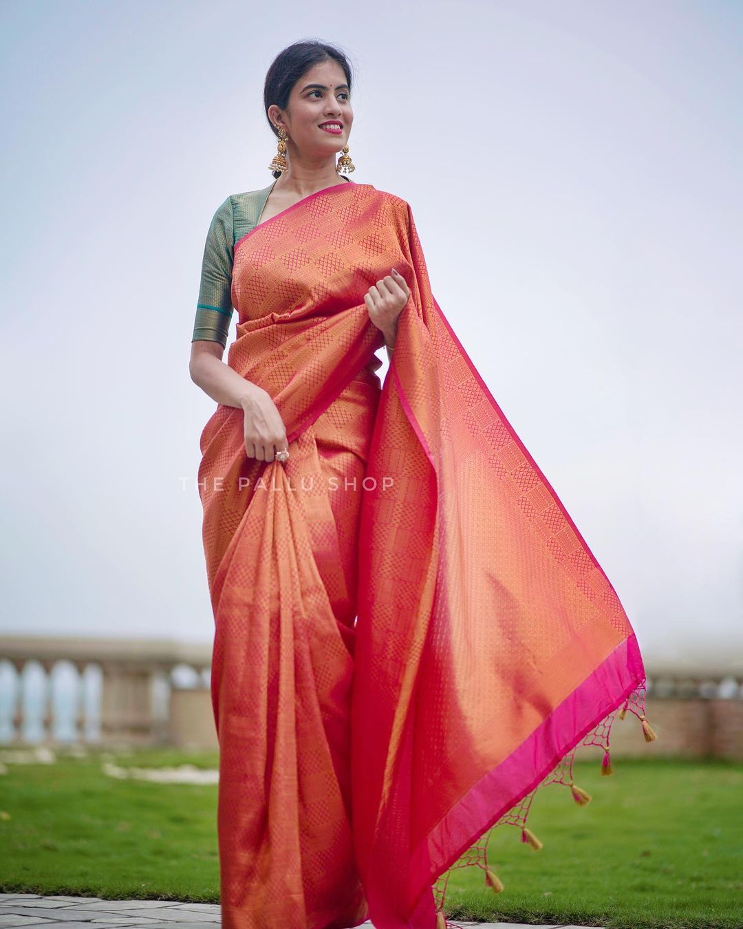 Gajri Pure Soft Silk Saree With Twirling Blouse Piece