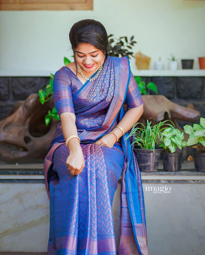 Snazzy Violet Pure Soft Silk Saree With Confounding Blouse Piece