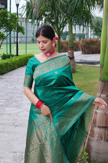 Green Pure Soft Silk Saree With Magnific Blouse Piece