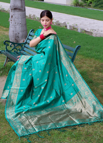 Green Pure Soft Silk Saree With Magnific Blouse Piece