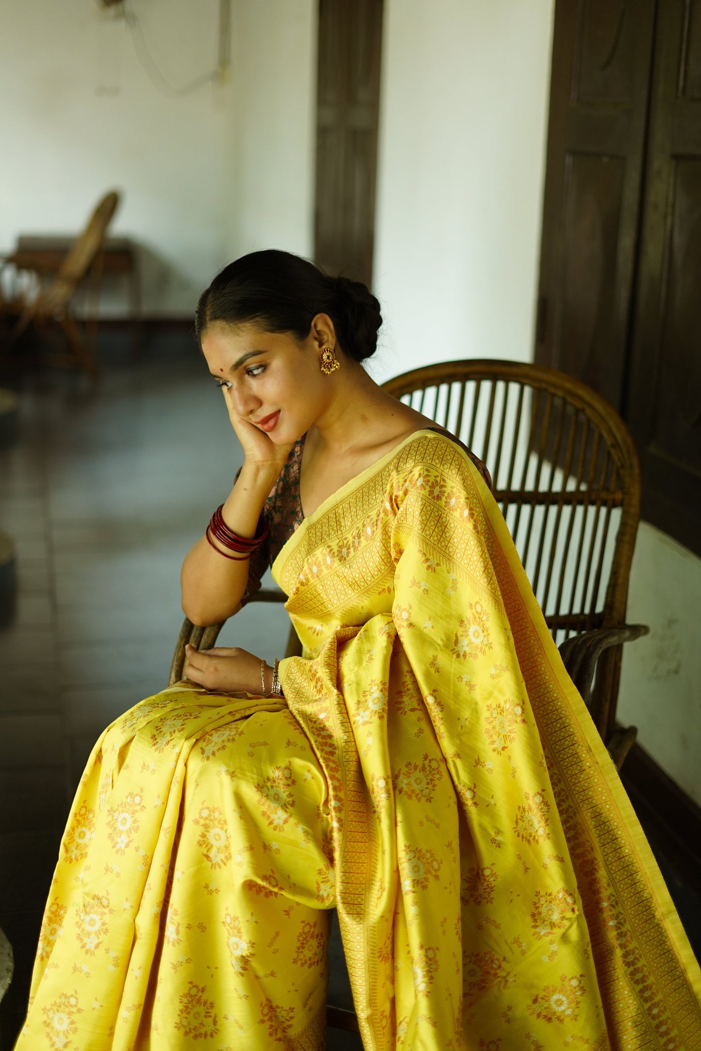 Lemon Yellow Pure Soft Silk Saree With Twirling Blouse Piece