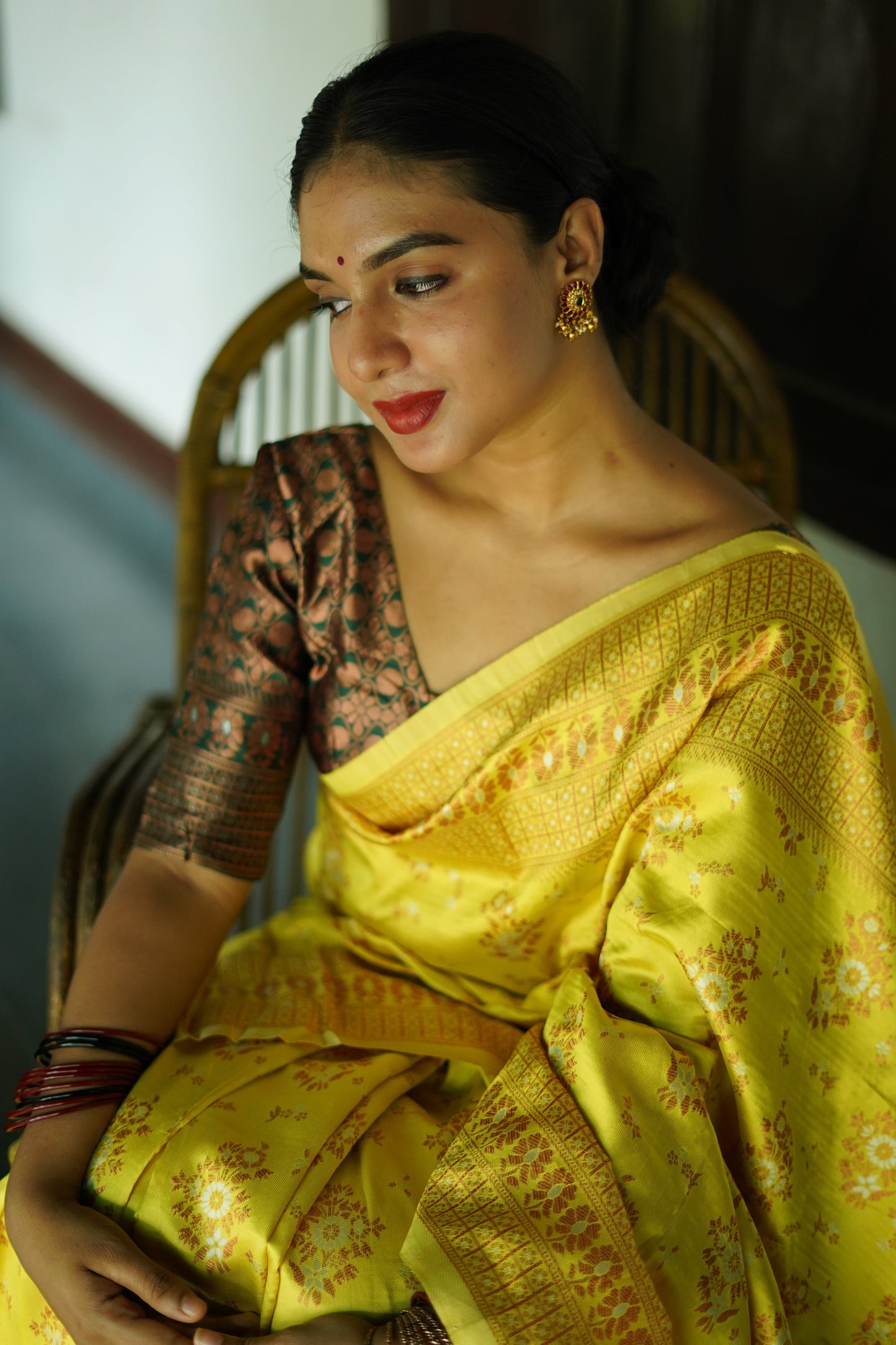 Lemon Yellow Pure Soft Silk Saree With Twirling Blouse Piece