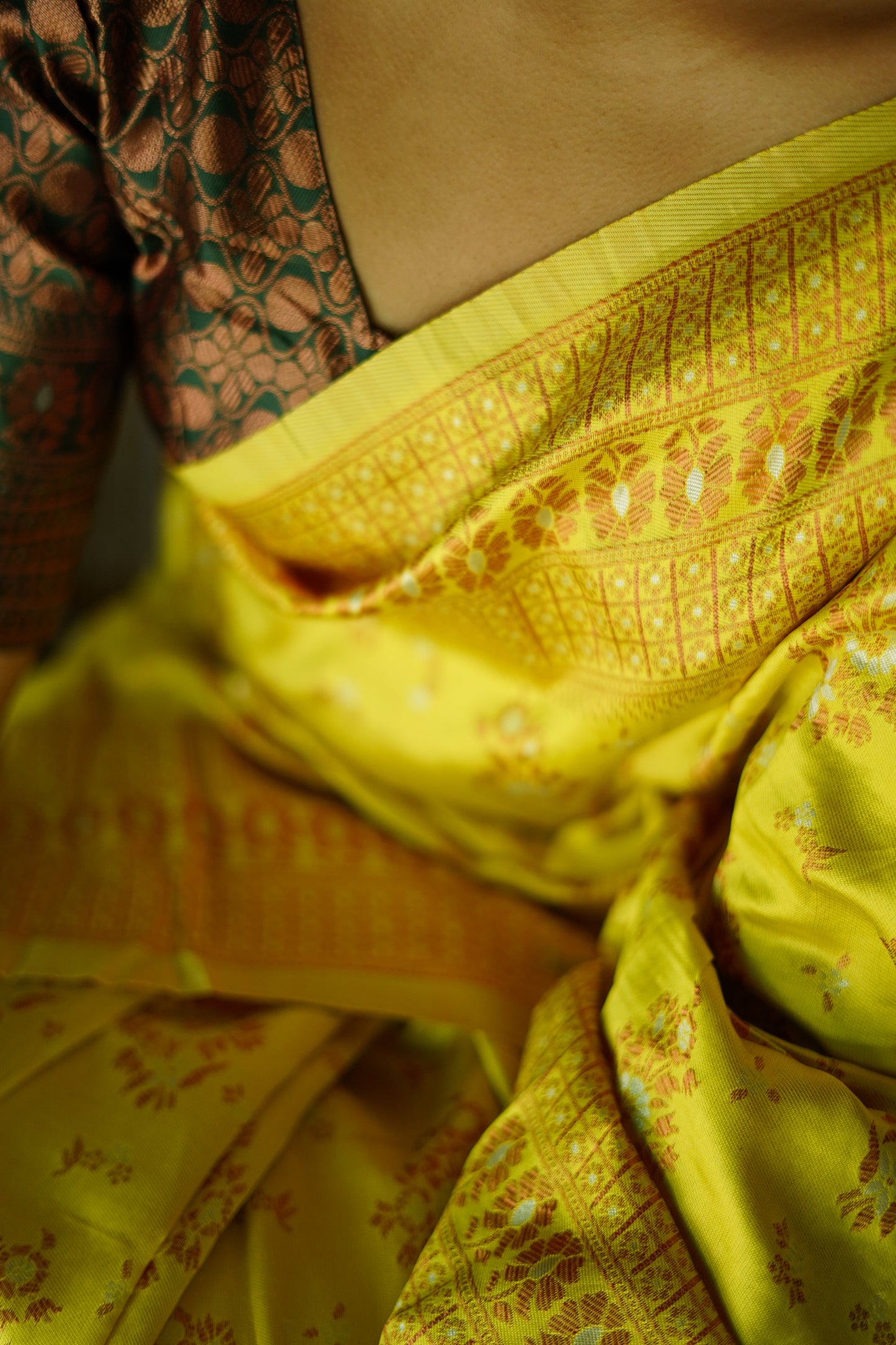 Lemon Yellow Pure Soft Silk Saree With Twirling Blouse Piece