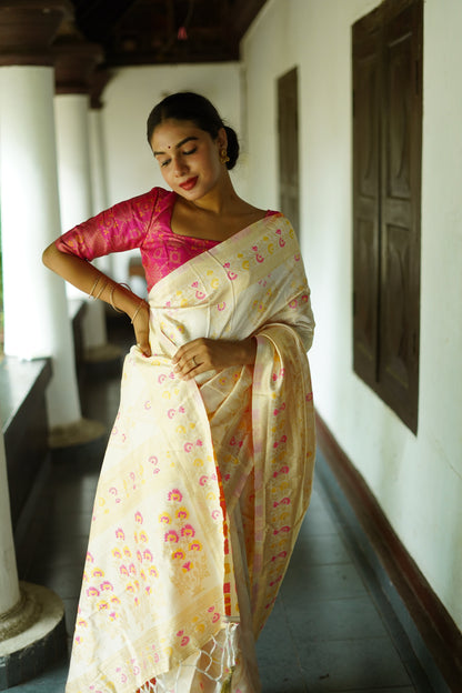 White Pure Soft Silk Saree With Twirling Blouse Piece