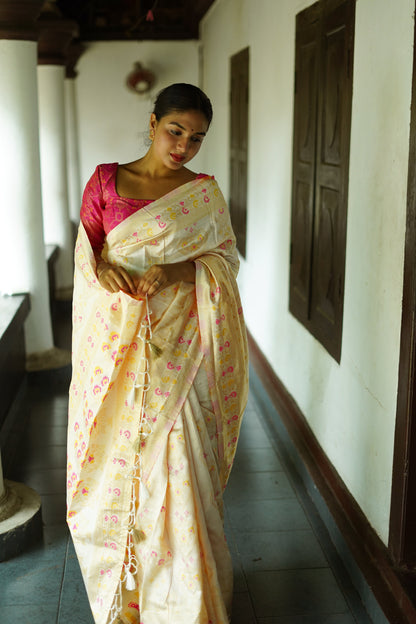 White Pure Soft Silk Saree With Twirling Blouse Piece