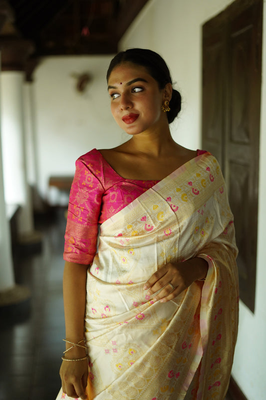 White Pure Soft Silk Saree With Twirling Blouse Piece