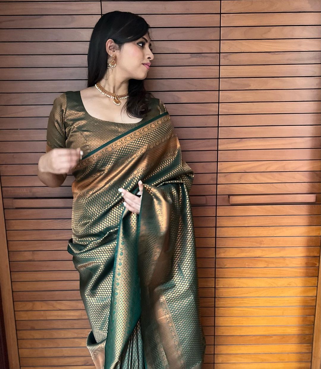 Green Pure Soft Semi Silk Saree With Attractive Blouse Piece