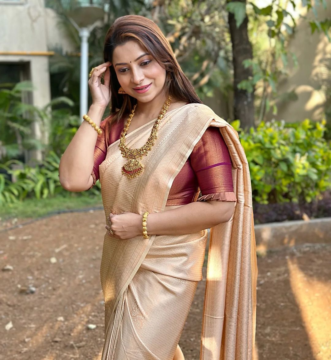 Off White Pure Soft Semi Silk Saree With Attractive Blouse Piece