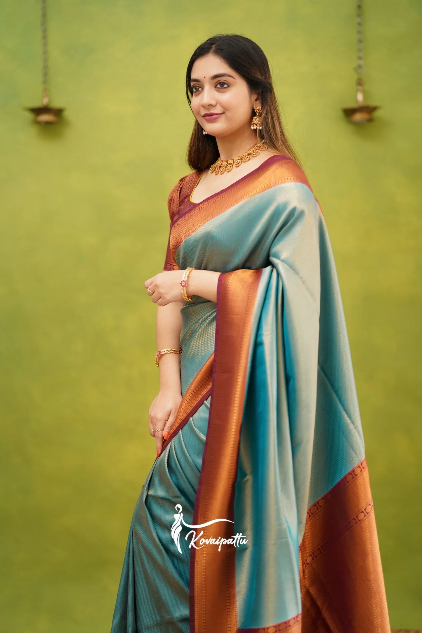 Rama & Maroon Pure Soft Silk Saree With Twirling Blouse Piece