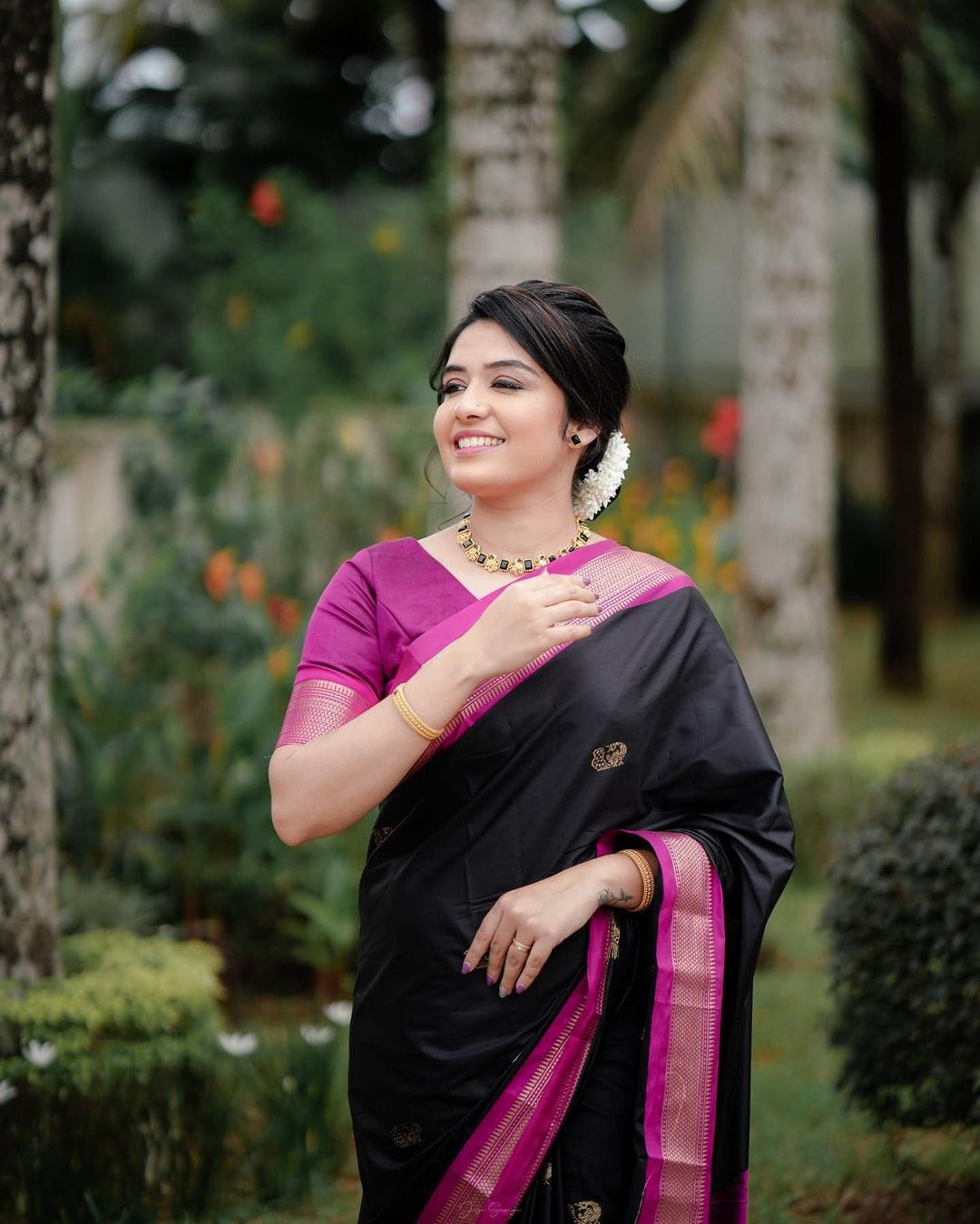 Black & Pink Pure Soft Silk Saree With Engrossing Blouse Piece