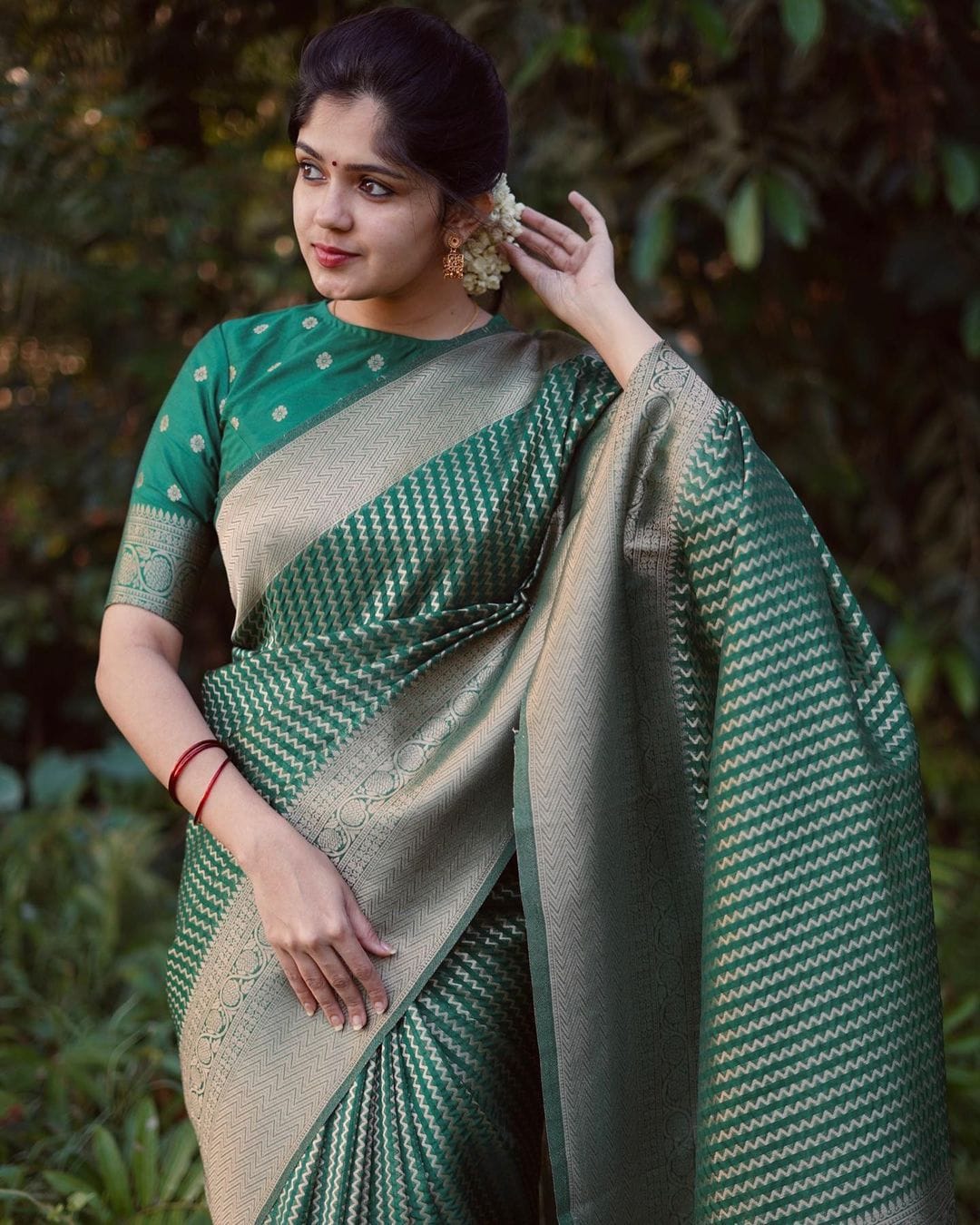 Green Pure Soft Semi Silk Saree With Attractive Blouse Piece