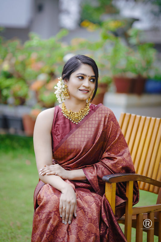 Snazzy Maroon Pure Soft Silk Saree With Confounding Blouse Piece