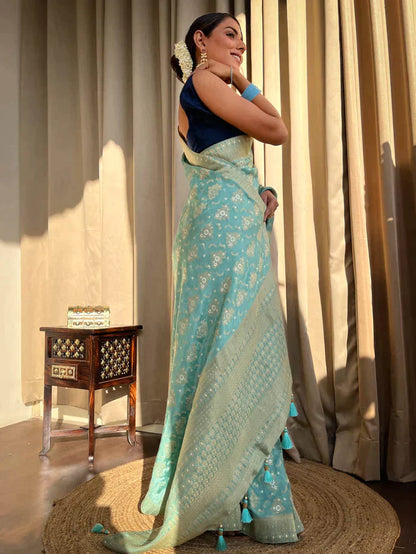 Turquoise GreenPure Soft Silk Saree With Twirling Blouse Piece