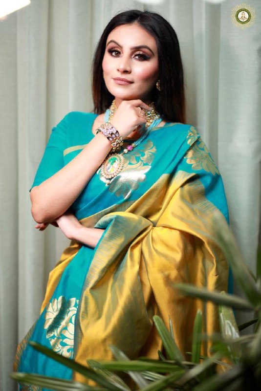 Rama With Light Yellow Semi Silk Saree Weaved With Golden Zari With Attached Heavy Brocade Blouse