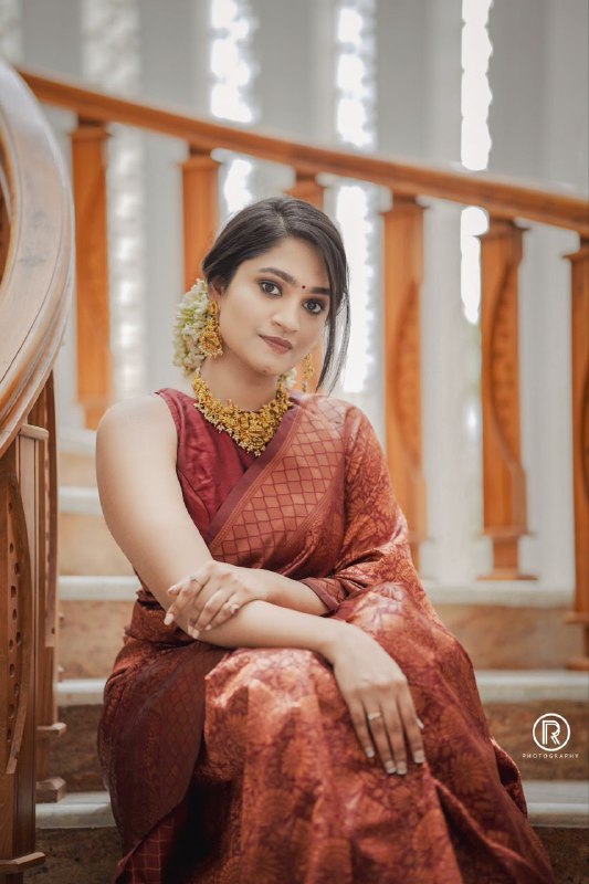 Snazzy Maroon Pure Soft Silk Saree With Confounding Blouse Piece