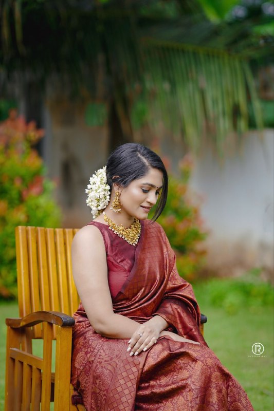 Snazzy Maroon Pure Soft Silk Saree With Confounding Blouse Piece